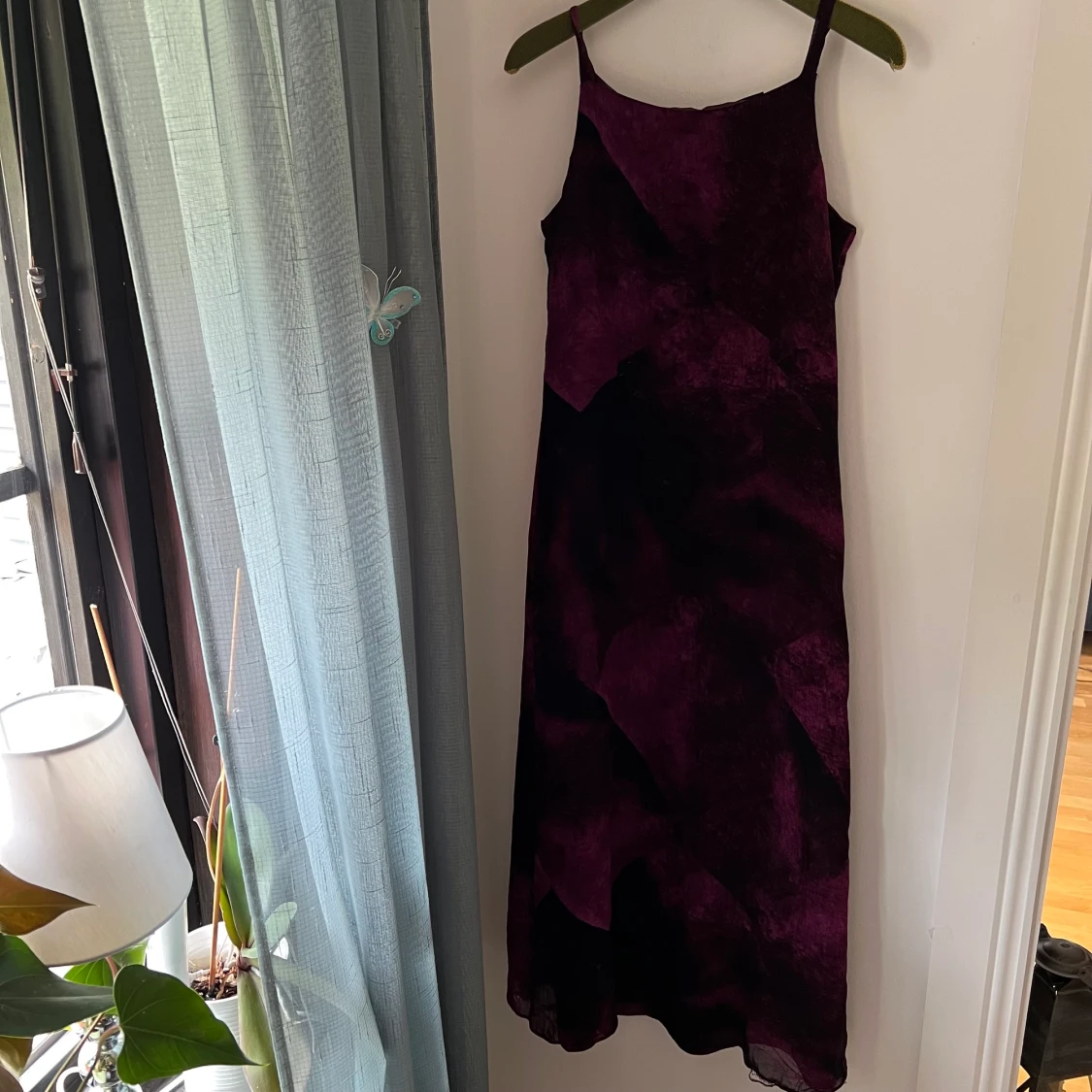 Snygg lång lila klänning - 90