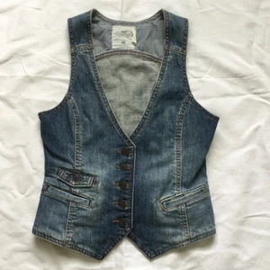 Väst - Supersöt denim väst, storlek 34