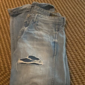 Jack and Jones speciall summer edition - Sjukt snygg Jens med snygga slitningar 31x32