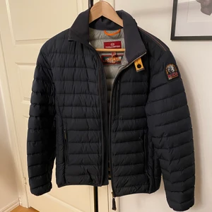 Para jumpers jacka - En mycket fin jacka i barnstorlek. (176)