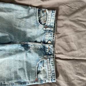 Zara jeans  - Mod Rise oanvända strl 40 men passar mig som har 36. 