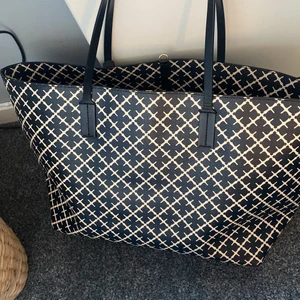 Malene Birger väska  - Jättefin malene Birger väska. Nypris 2699kr.