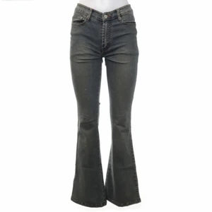 Malinuo Jeans - Jag köpte dem begagnade och har aldrig använt dem för de va för små. Det är strl S men skulle nog kunna vara XS också.
