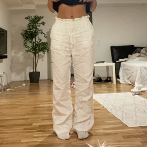 Linnebyxor  - Ett par linnebyxor från Cubus i storlek M, säljs då dem inte kommer så mycket till användning, använd fåtal gånger 💞💞