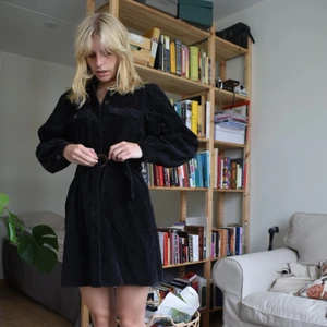 Svart klänning från & other stories stl S - Svart klänning från & other stories stl S