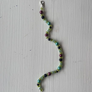 Halsband -  handgjort halsband (Frakt=29kr)