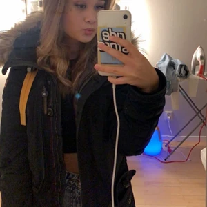 Parajumper - Har en parajumper jacka i xs som är använd men i gott skick