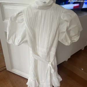 As fin plisserad klänning - Superfin tyvärr för liten🤍🤍 mer som en S!