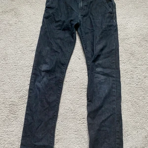 Hugo boss byxor  - Hej säljer ett par Hugo boss byxor i storlek 152/158