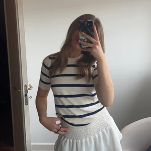 Zara tröja  - Stickad tröja från zara (liten i storleken) 