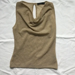 Topp - Festlig topp, passar till xs-s, ser väldigt fint ut på 