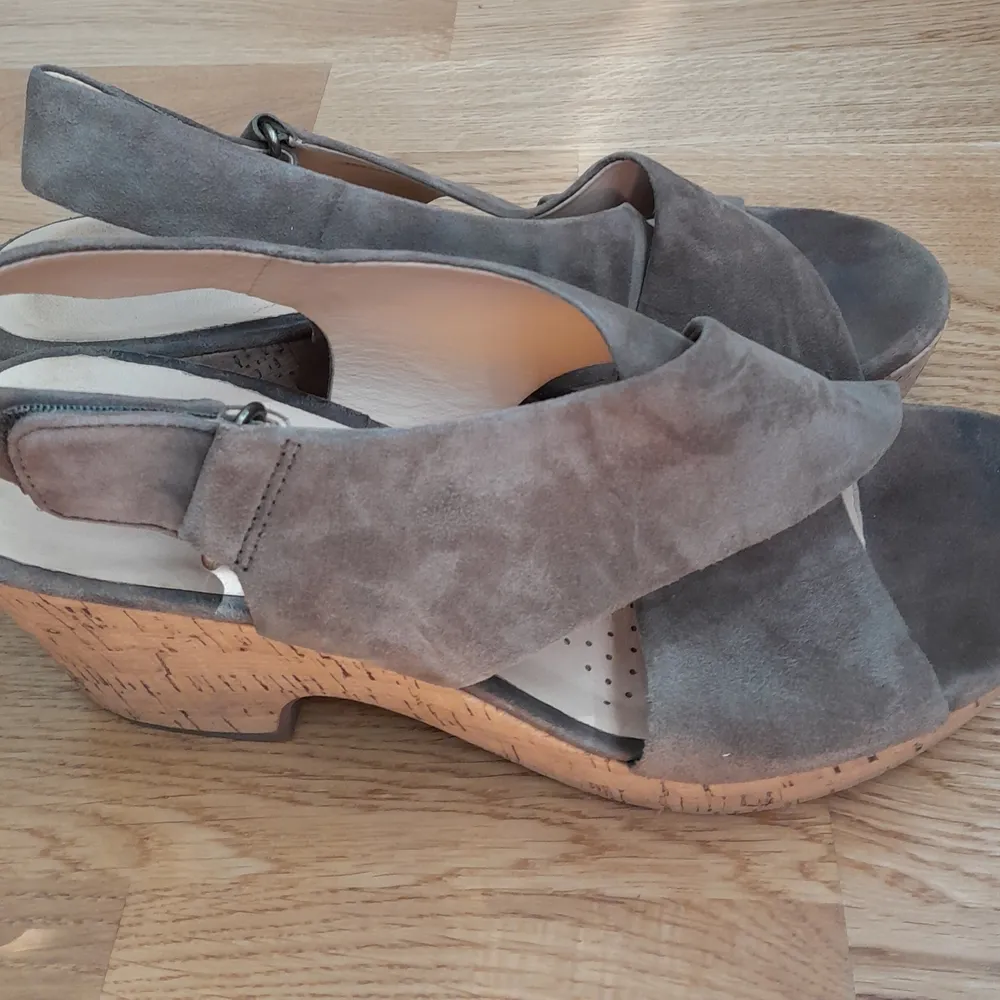 Fina gabor sandaller strl. 38 ,pris 250 kr + frakt ,har använt bara några gånger. Skor.