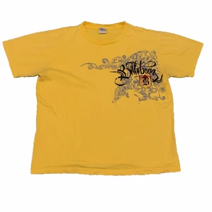 Billabong tisha - Fett clean gul surf billabong tisha med drainigt tryck, de står L på taggen men den e fett kort