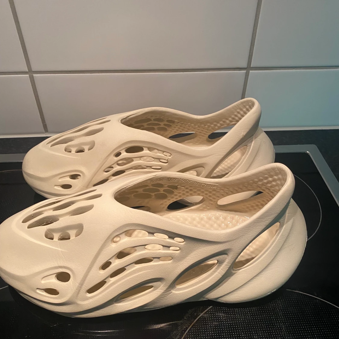 Yeezy foam rnnr strlk 44