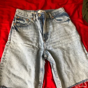 Mango high weist shorts - Jeans shorts, they sit super nicely and tight in the weist and larger on the legs