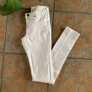 De demin jeansmakers - Vita strechjeans i stl S från dr demin jeansmaker