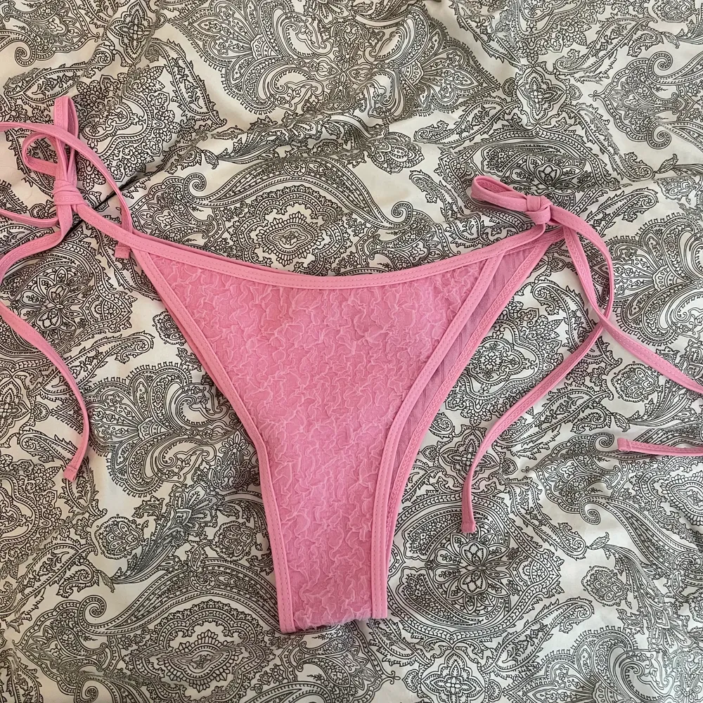 Bikini underdel från shein aldrig använd storlek M. Övrigt.