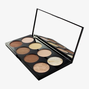 Contour Palette - En helt oanvänd contourpalette från makeup revolution london. Kan även användas som highliter och ögonskugga  Nypris: 112kr💗⭐️
