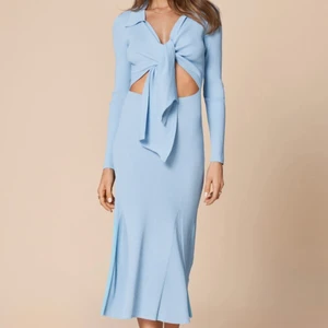 Adooreklänning - Superfinadooreklänning i ljusblått som nästan aldrig använts, finns inte längre att köpa hos Adoore, köpt för 1495kr ☀️