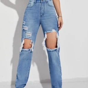 Boyfriend jeans - Jeansen är oanvända, ”boyfriend jeans”. Storleken är XL men skulle säga att dom är mer som en M eventuellt liten L.