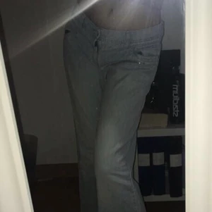 Ljusa flare jeans - Gratis frakt/ Free shipping  Light flare jeans. Längd: 173/ Lenght: 5’8 