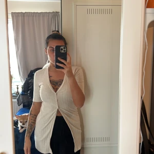 Lång topp - Längre ”koft liknande” tröja, köpt på HM. Aldrig använd. 