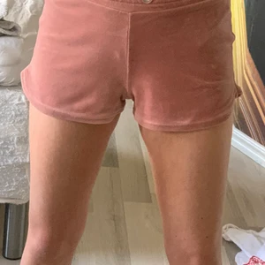Shorts gina - Ska leta efter snöret och har även dessa i svart , köp en för 50 kr eller båda för 80kr