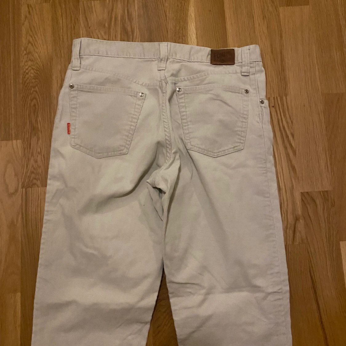 Beiga jeansbyxor - 90