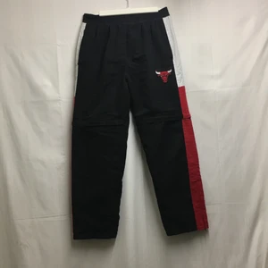 Mjukisbyxor Chicago Bulls - Ett par mjukisbyxor med basketlaget Chicago bulls loggan på. Kan göras om till shorts, sköna och luftiga! (Obs frakt ingår inte i priset)