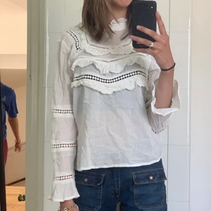 Fin blus/tröja  - Vit blus i fint skick, storlek S men passar xs också 