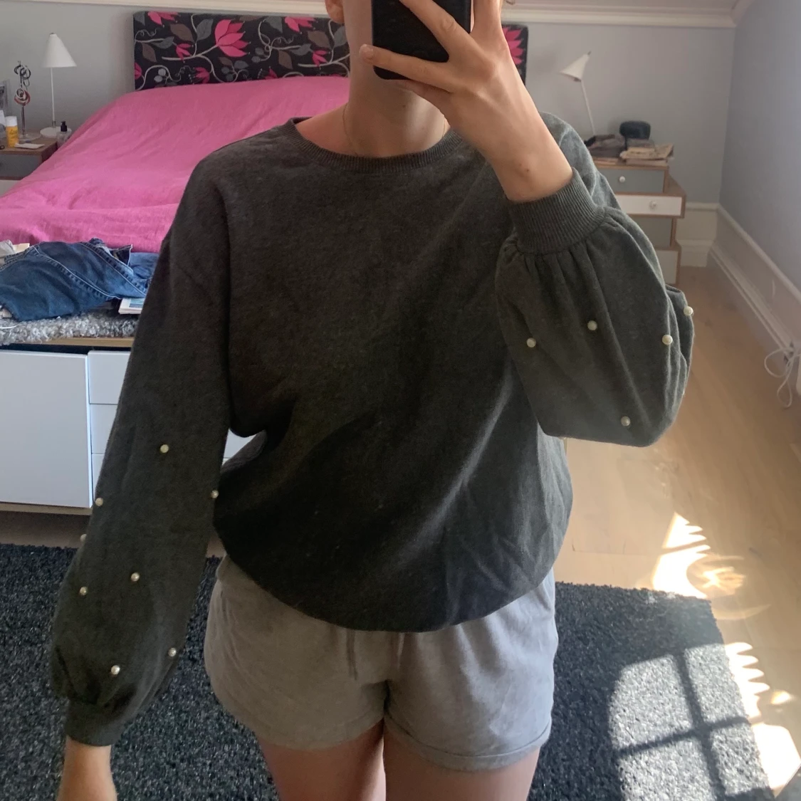 Sweatshirt med pärlor