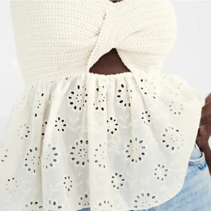 Zara topp  - Jättefin topp i från zara i storlek xs. Passar mindre å större storlekar då den är stretchig. Nyskick knappt använd. Köparen står för frakt ❤️❤️