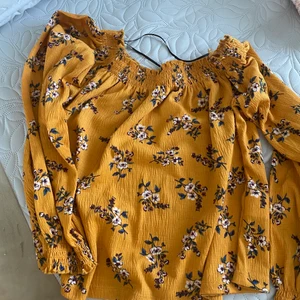 Kläder  - Kläder som jag vill bli av med, finns mycket mer så om du är intresserad skicka, pris varierar mellan 20 och 250