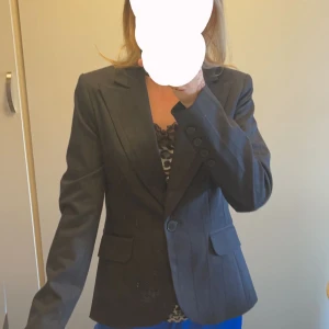 Kavaj - Fin kavaj i bra skick! Köpt från hm för ett tag sedan. Priset + frakt.