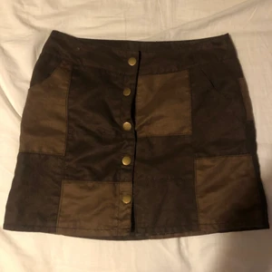 Kjol - En fin mocka kjol som aldrig kommer till användning!