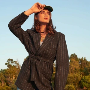 Kavaj från Adoore - Storlek 36! Helt ny med tags! Nypris 1595! Frakt på 66kr tillkommer!