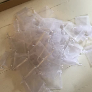 Små tyg påsar - 85 st vita tyg påsar köparen står för frakt