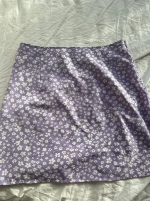 Kort sommar kjol  - Bra skick 