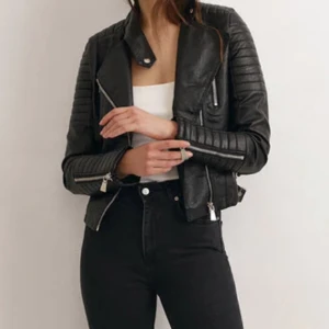 Skinnjacka  - Skinnjacka köpt för 999 kr. Säljs för 300