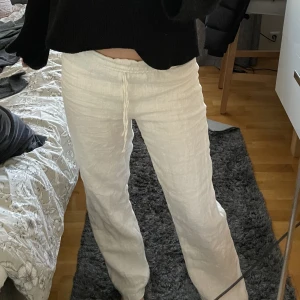 Linnebyxor - Jättefina linnebyxor från designbysi i storlek M, extra length. Linnebyxorna har dubbla tyg💓 Pris kan diskuteras
