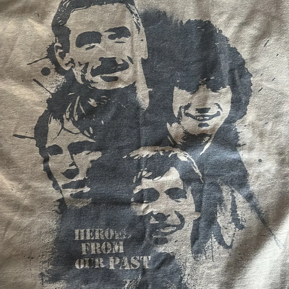 Unik Liverpool t-shirt med legender från förr.. T-shirts.