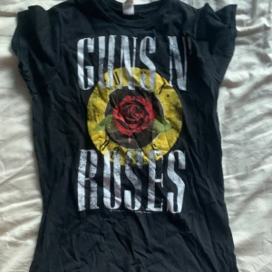 Svart tröja  - Igen aning 