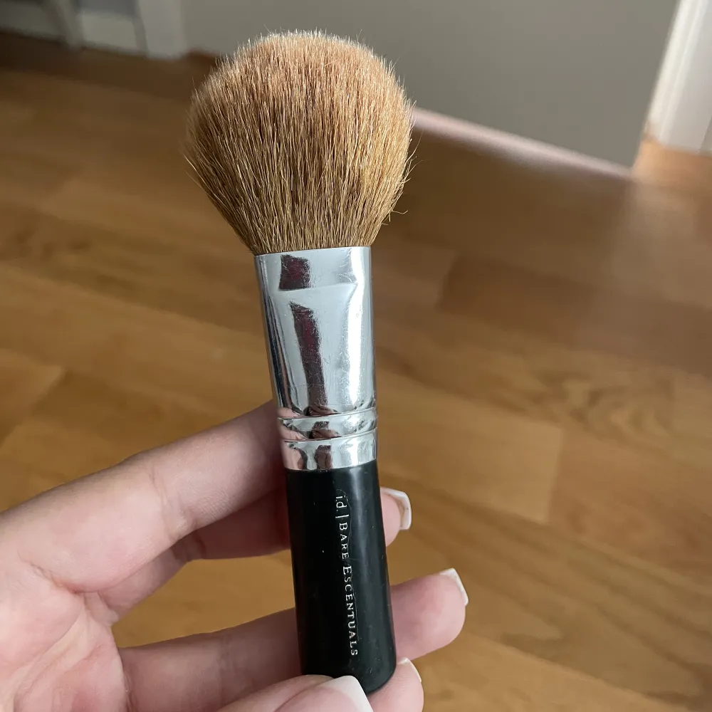 En flawless face smink borste från bareminerals.. Skönhet.