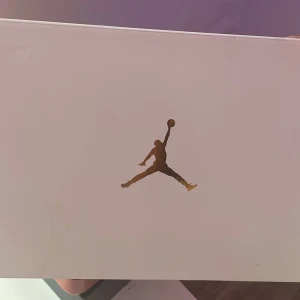 Jordan box  - en vanlig jordenbox som man kan ha för dekoration i rummet eller nått.