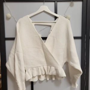 Jumper NA-KD  - Vit jumper i storlek M från NA-KD