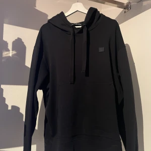 ACNE HOODIE - 8,5/10 cond  Säljs ej längre 