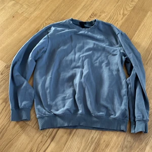 H&m  - H&m sweatshirt. Storlek S. Säljes pågrund av att den är för liten.