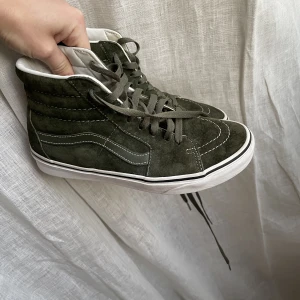 Vans - Säljer dessa jättefräscha och välbehållna Vans sneakers i storlek 38,5 för 500kr! Köpte för över 1000kr! Mycket bra skick! 