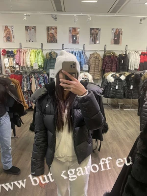 Calvin Klein Jacka - Säljer min oanvända Calvin Klein jacka storlek xs. Köpt på Zalando. Säljer då de ej är min stil❤️ Super nytt skick. Pris kan diskuteras vid snabb affär❤️❤️