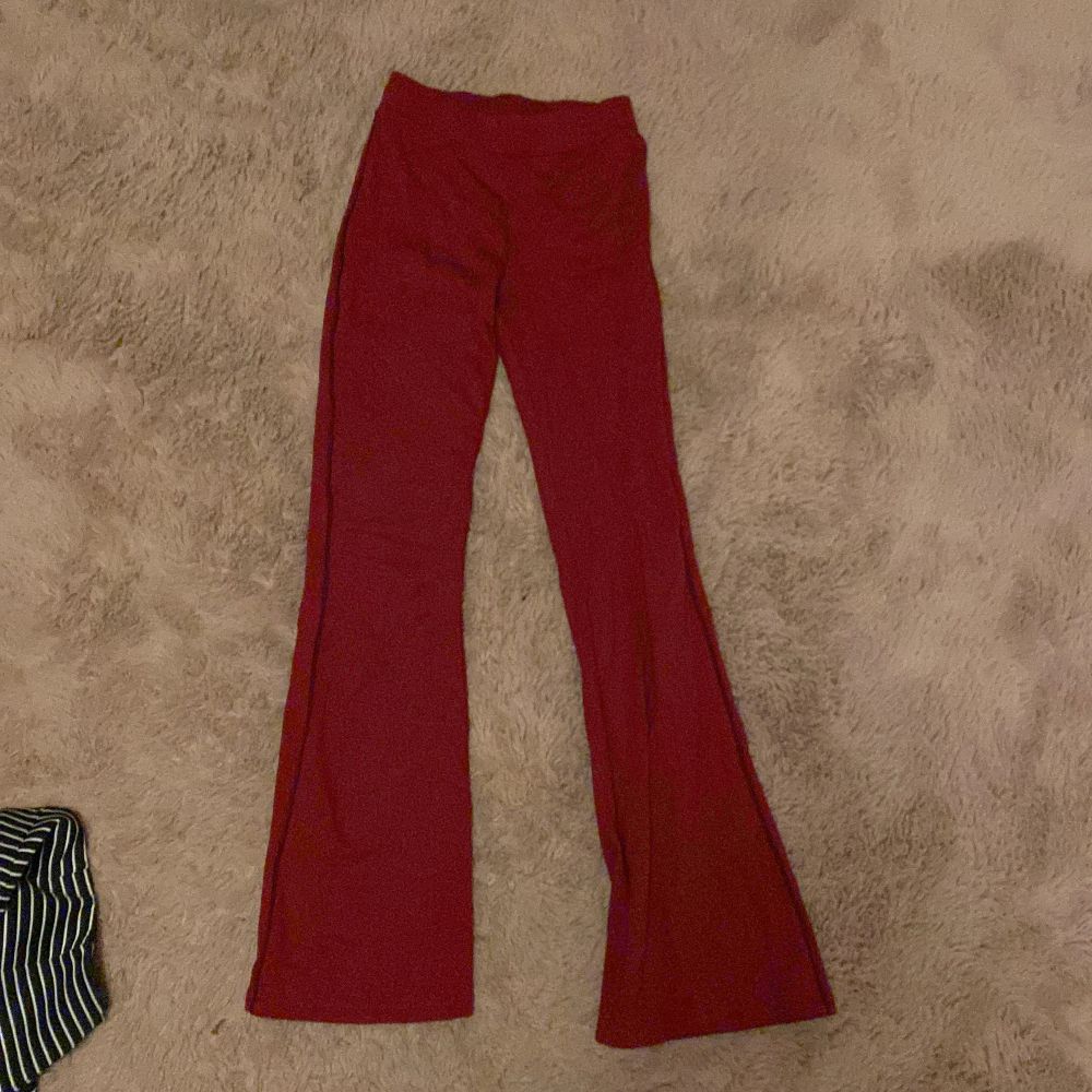 Röda bootcut, as sköna, säljer dom då dom är lite för korta för mig, använda någon enstaka gång, . Jeans & Byxor.